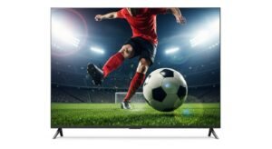 Um jogo de futebol a ser transmitido num ecrã de TV com qualidade de imagem 4K HDR, destacando o acesso a canais de desporto premium com IPTV.