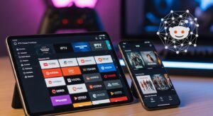 Grande plano de um tablet e smartphone exibindo interfaces de aplicações IPTV populares recomendadas pela comunidade Reddit em Portugal.